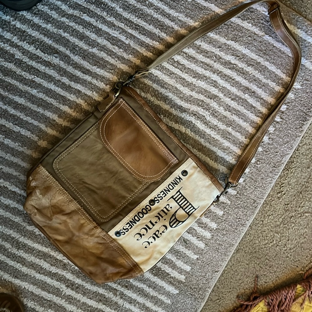 Canvas crossbody bag never used. Vegan leather. 3 pockets. Zippered.